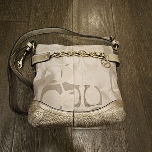 GOLD METALLIC Coach shoulder bag.
